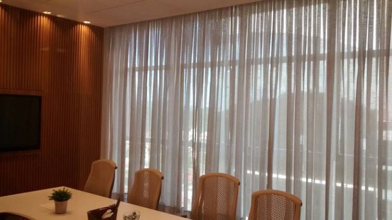 Cortinas de Parede a Parede: Sofisticação e Estilo - Sorian Decorações